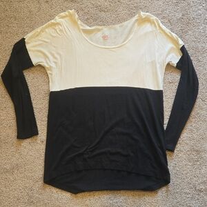 ALO Yoga Black and Cream Long Sleeve Tee